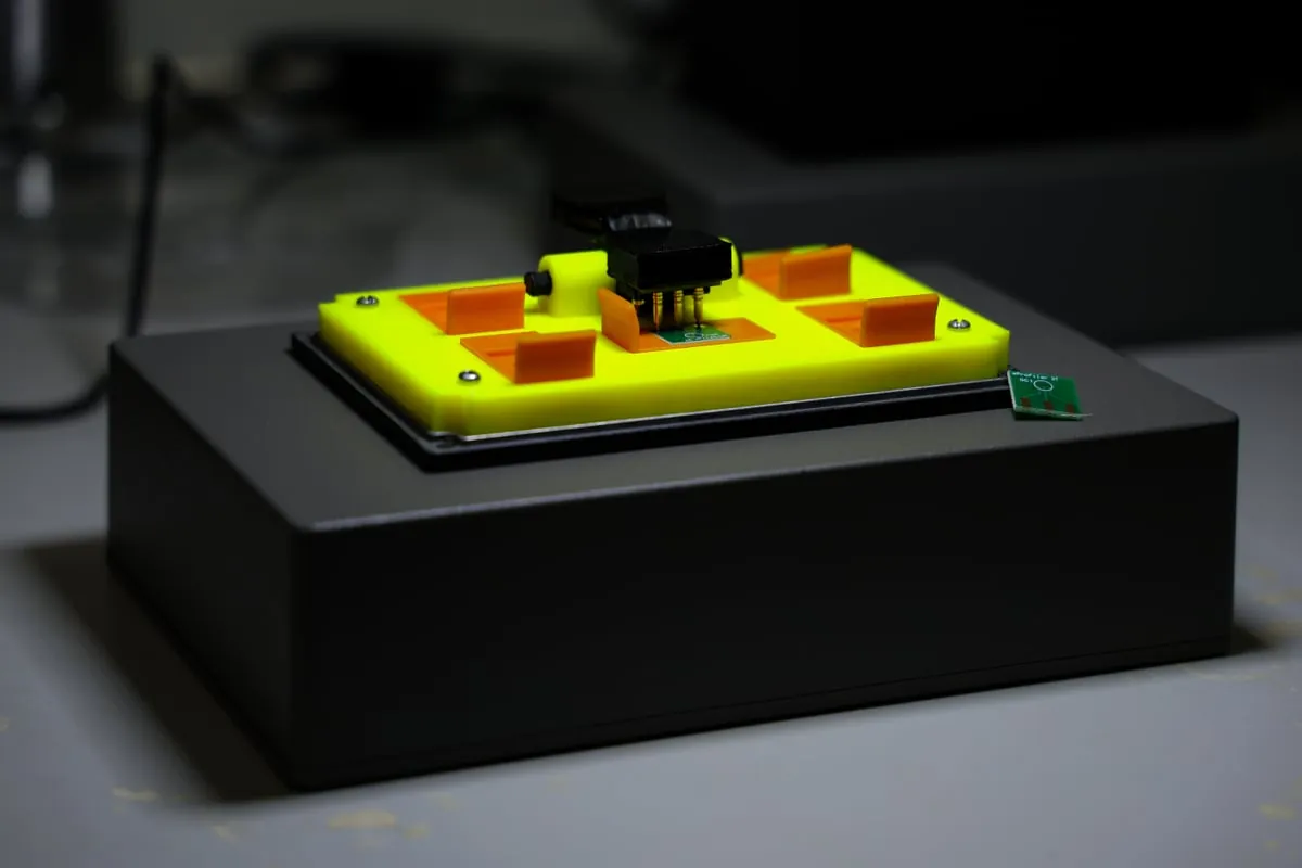 eProfiler S-Solution device - A bioelectrochemistry sensor platform for identification and detection purposes